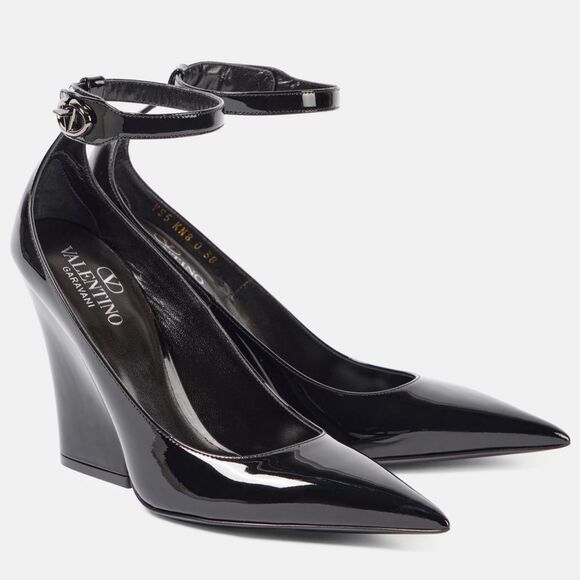 Valentino Garavani V Logo 105 Lockette Wedge Pump size 39 - Picture 1 of 16